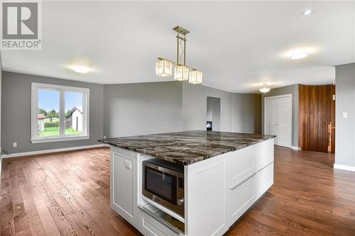 614 Froom Road, Cardinal, ON - Indoor Photo Showing Kitchen With Upgraded Kitchen