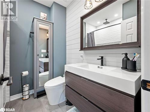 102 Twenty Third Street, Toronto, ON - Indoor Photo Showing Bathroom