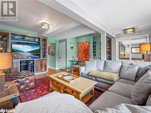 102 Twenty Third Street, Toronto, ON - Indoor Photo Showing Living Room