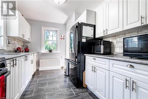 5396 Alexander Crescent, Niagara Falls, ON - Indoor Photo Showing Kitchen