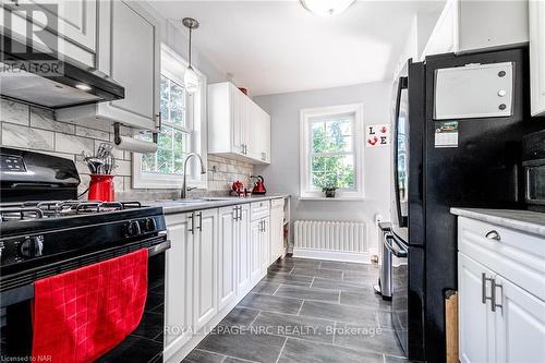 5396 Alexander Crescent, Niagara Falls, ON - Indoor Photo Showing Kitchen