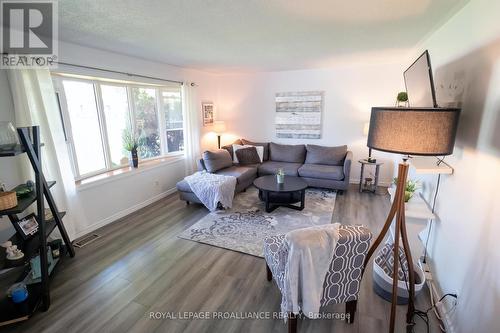 27 Glendale Road, Belleville, ON - Indoor Photo Showing Living Room