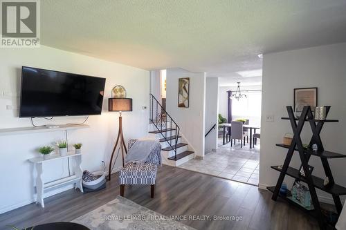 27 Glendale Road, Belleville, ON - Indoor Photo Showing Living Room