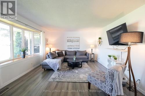 27 Glendale Road, Belleville, ON - Indoor Photo Showing Living Room