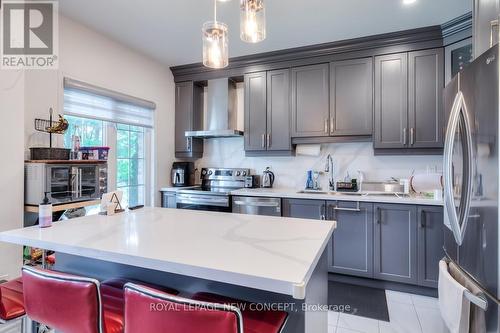 33 - 735 Sheppard Avenue E, Pickering, ON - Indoor Photo Showing Kitchen With Stainless Steel Kitchen