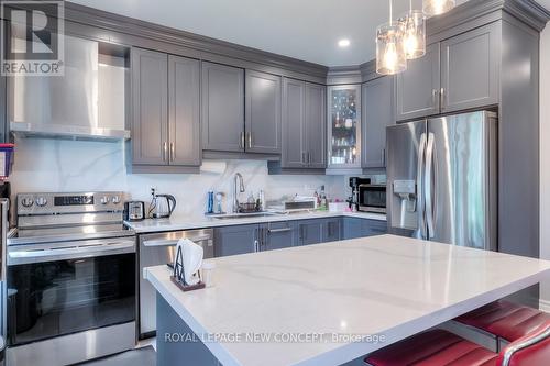 33 - 735 Sheppard Avenue E, Pickering, ON - Indoor Photo Showing Kitchen With Stainless Steel Kitchen With Upgraded Kitchen