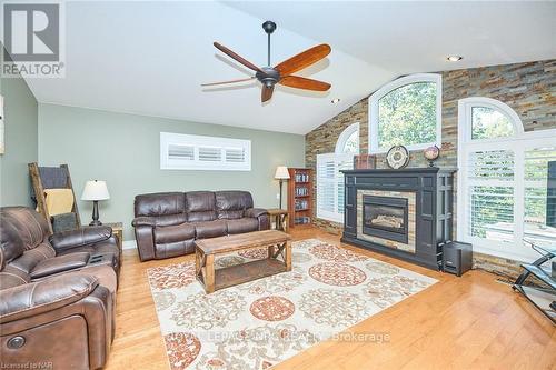 8103 Costabile Drive, Niagara Falls, ON - Indoor Photo Showing Living Room With Fireplace