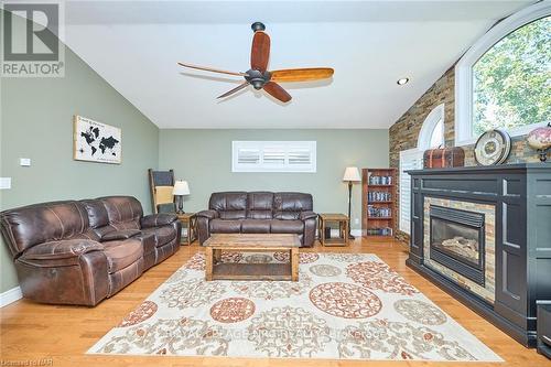 8103 Costabile Drive, Niagara Falls, ON - Indoor Photo Showing Living Room With Fireplace