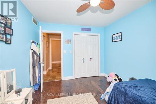 8103 Costabile Drive, Niagara Falls, ON - Indoor Photo Showing Bedroom