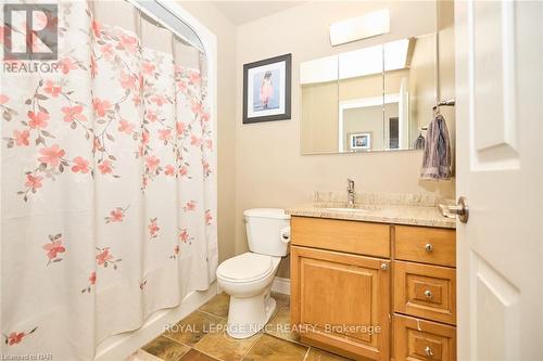 8103 Costabile Drive, Niagara Falls, ON - Indoor Photo Showing Bathroom