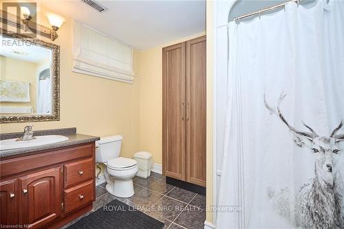 8103 Costabile Drive, Niagara Falls, ON - Indoor Photo Showing Bathroom