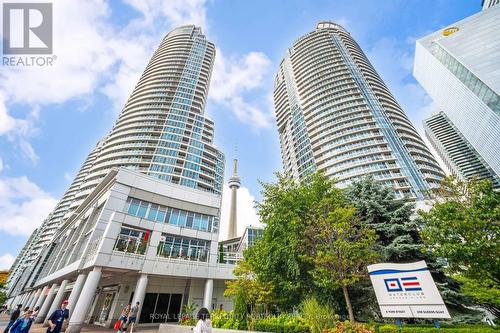 2503 - 208 Queens Quay W, Toronto (Waterfront Communities), ON - Outdoor With Facade