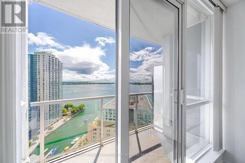 2503 - 208 Queens Quay W, Toronto (Waterfront Communities), ON - Indoor Photo Showing Other Room With Body Of Water