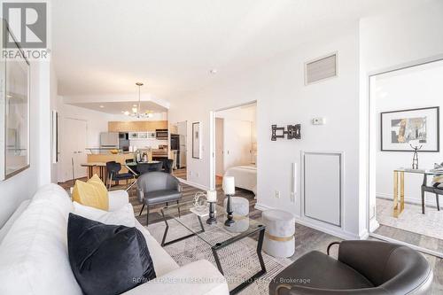 2503 - 208 Queens Quay W, Toronto, ON - Indoor Photo Showing Living Room