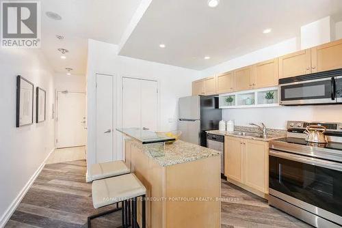 2503 - 208 Queens Quay W, Toronto (Waterfront Communities), ON - Indoor Photo Showing Kitchen