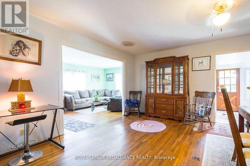 434 Preston Hill Road, Quinte West, ON - Indoor Photo Showing Living Room