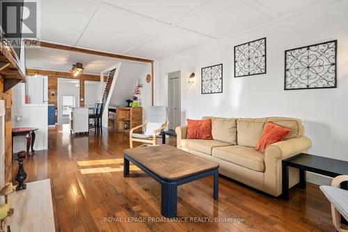 550 Old Highway 2, Quinte West, ON - Indoor Photo Showing Living Room