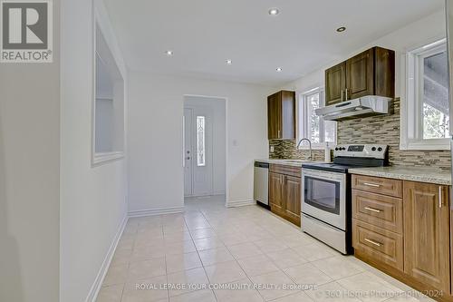 35 Aurora Heights Drive, Aurora, ON - Indoor Photo Showing Kitchen