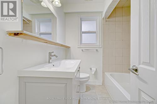 35 Aurora Heights Drive, Aurora, ON - Indoor Photo Showing Bathroom