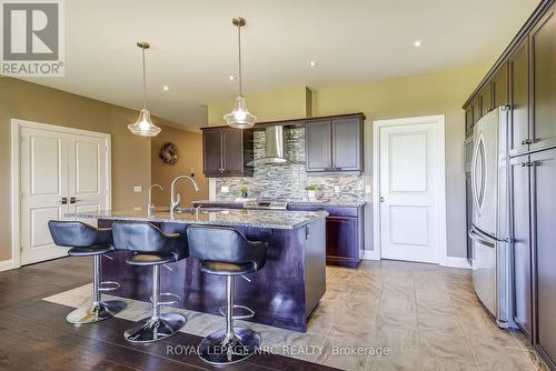 4 - 5622 Ironwood Street, Niagara Falls, ON - Indoor Photo Showing Kitchen With Upgraded Kitchen