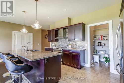 4 - 5622 Ironwood Street, Niagara Falls, ON - Indoor Photo Showing Kitchen With Upgraded Kitchen