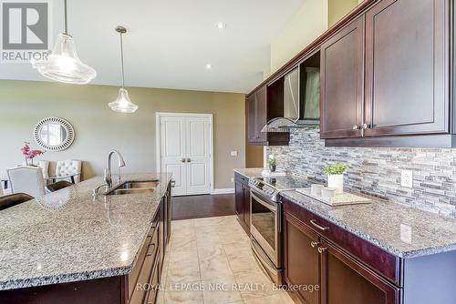 4 - 5622 Ironwood Street, Niagara Falls, ON - Indoor Photo Showing Kitchen With Double Sink With Upgraded Kitchen