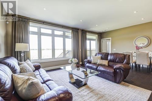 4 - 5622 Ironwood Street, Niagara Falls, ON - Indoor Photo Showing Living Room