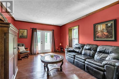 14787 Neville Road, South Stormont, ON - Indoor Photo Showing Living Room