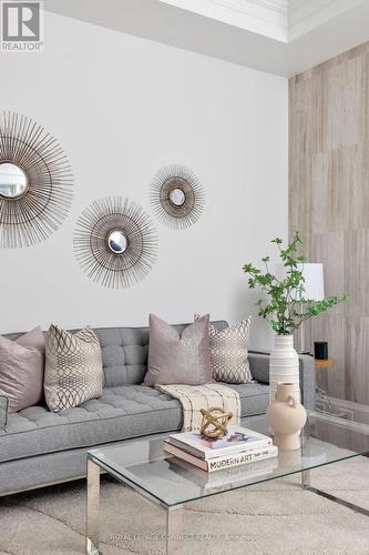 292 Merton Street, Toronto (Mount Pleasant West), ON - Indoor Photo Showing Living Room