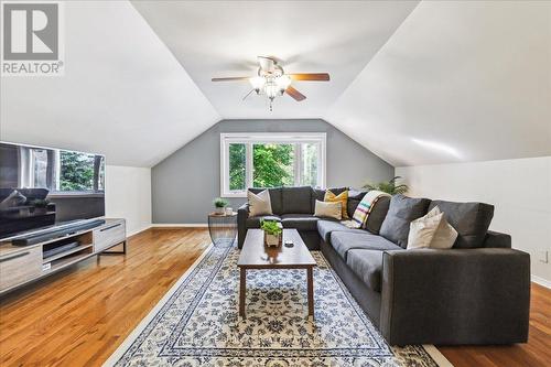 1286 Hammond Street, Burlington (Brant), ON - Indoor Photo Showing Living Room