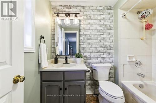 1286 Hammond Street, Burlington (Brant), ON - Indoor Photo Showing Bathroom