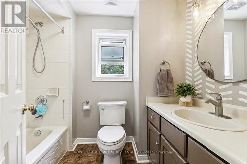 1286 Hammond Street, Burlington (Brant), ON - Indoor Photo Showing Bathroom