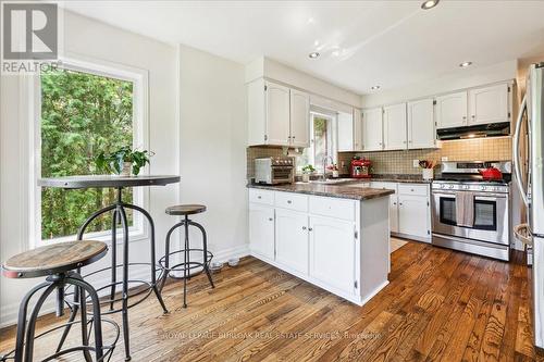 1286 Hammond Street, Burlington (Brant), ON - Indoor Photo Showing Kitchen