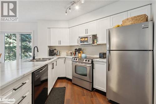 18 Ramblings Way Unit# 97, Collingwood, ON - Indoor Photo Showing Kitchen With Double Sink