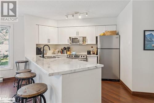 18 Ramblings Way Unit# 97, Collingwood, ON - Indoor Photo Showing Kitchen With Double Sink