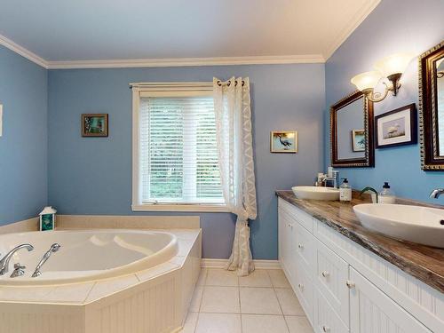 Salle de bains - 35 Ch. Des Bouleaux, Sainte-Anne-Des-Lacs, QC - Indoor Photo Showing Bathroom