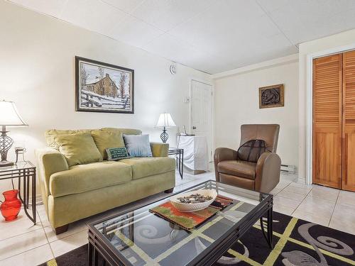 Salon - 35 Ch. Des Bouleaux, Sainte-Anne-Des-Lacs, QC - Indoor Photo Showing Living Room