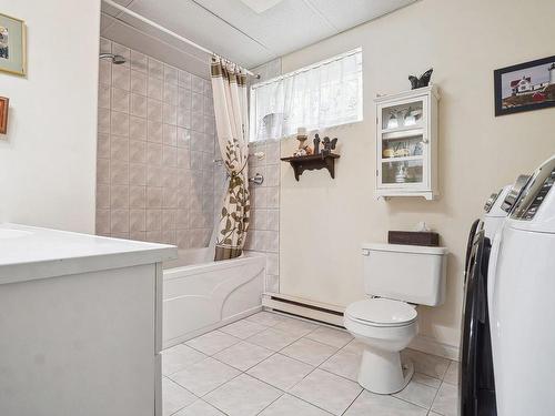 Salle de bains - 35 Ch. Des Bouleaux, Sainte-Anne-Des-Lacs, QC - Indoor Photo Showing Bathroom