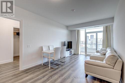 1206E - 20 Gatineau Drive, Vaughan, ON - Indoor Photo Showing Living Room