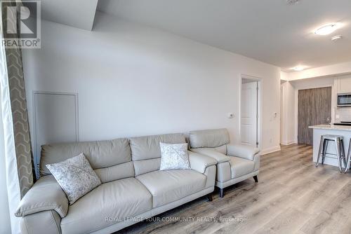 1206E - 20 Gatineau Drive, Vaughan, ON - Indoor Photo Showing Living Room