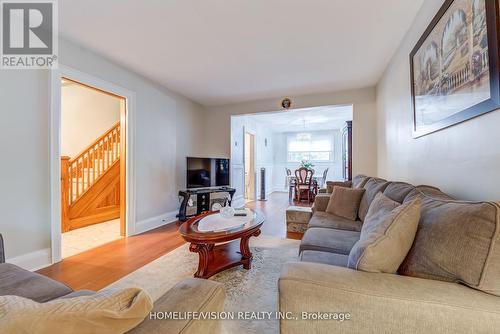 70 Frankdale Avenue, Toronto (East York), ON - Indoor Photo Showing Living Room