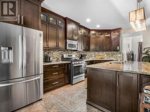 106 Links Drive, Amherstburg, ON - Indoor Photo Showing Kitchen With Upgraded Kitchen