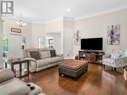 106 Links Drive, Amherstburg, ON - Indoor Photo Showing Living Room