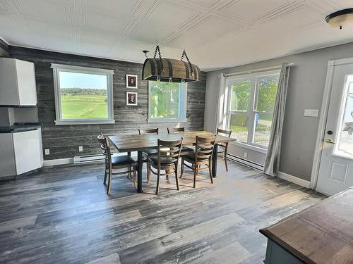 Dining room - 355 Ch. De La Gap, Notre-Dame-Du-Nord, QC - Indoor Photo Showing Dining Room