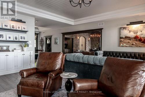 24 King Pitt Road, Kingston, ON - Indoor Photo Showing Living Room