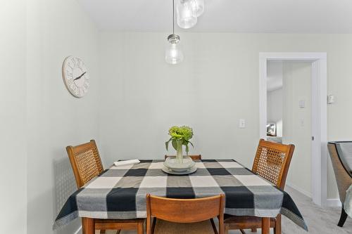 105-160 5 Avenue, Salmon Arm, BC - Indoor Photo Showing Dining Room