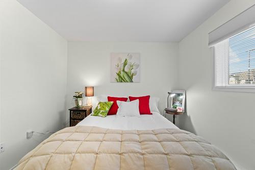 105-160 5 Avenue, Salmon Arm, BC - Indoor Photo Showing Bedroom