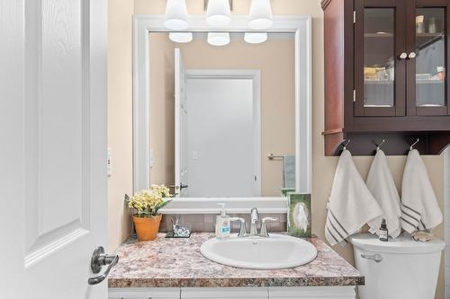 105-160 5 Avenue, Salmon Arm, BC - Indoor Photo Showing Bathroom