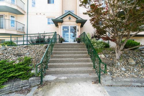 105-160 5 Avenue, Salmon Arm, BC - Outdoor