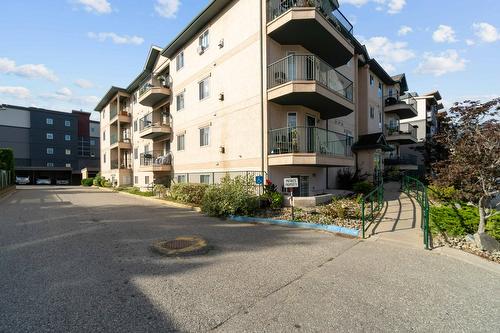 105-160 5 Avenue, Salmon Arm, BC - Outdoor With Facade